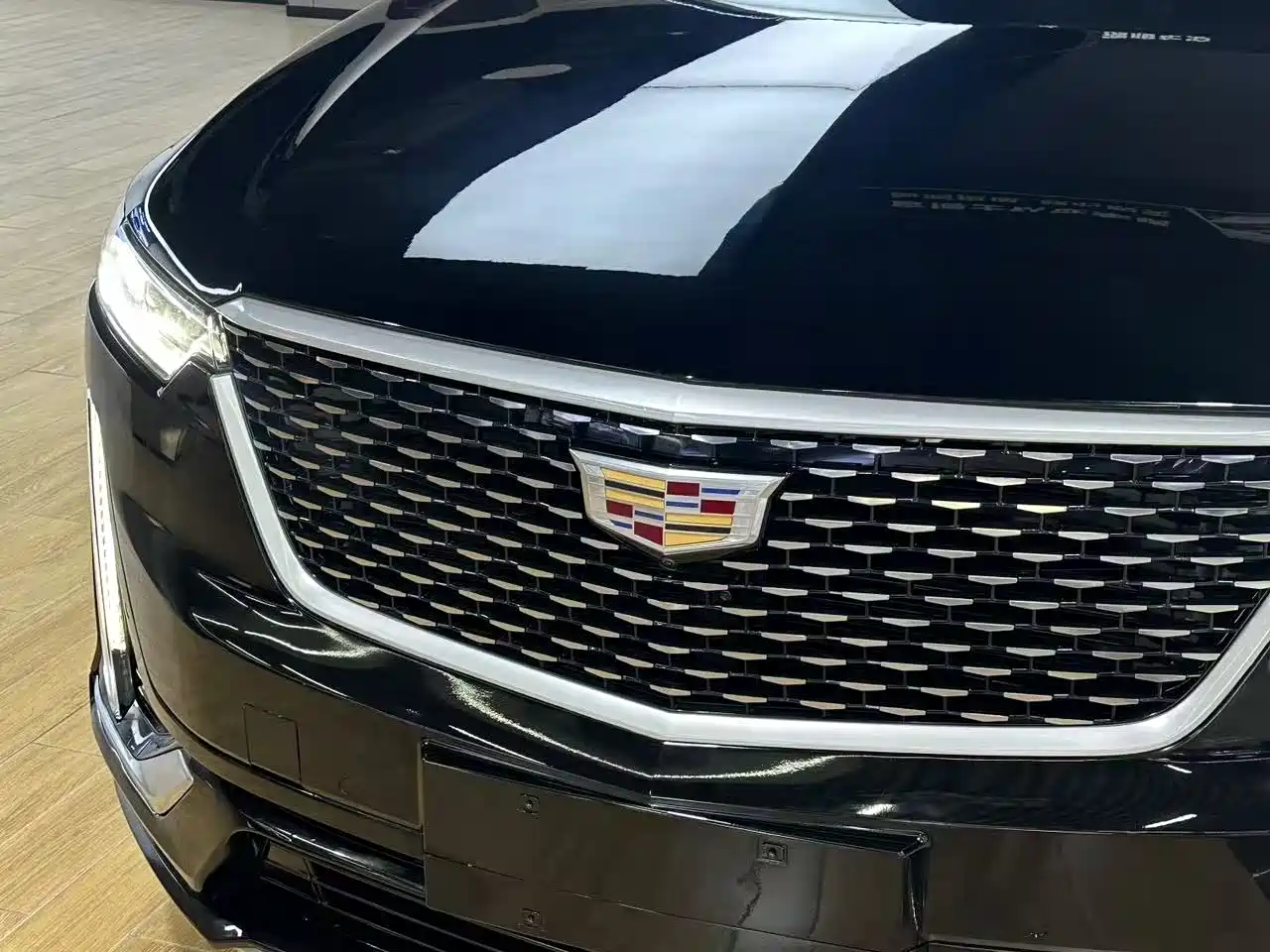 CADILLAC XT6