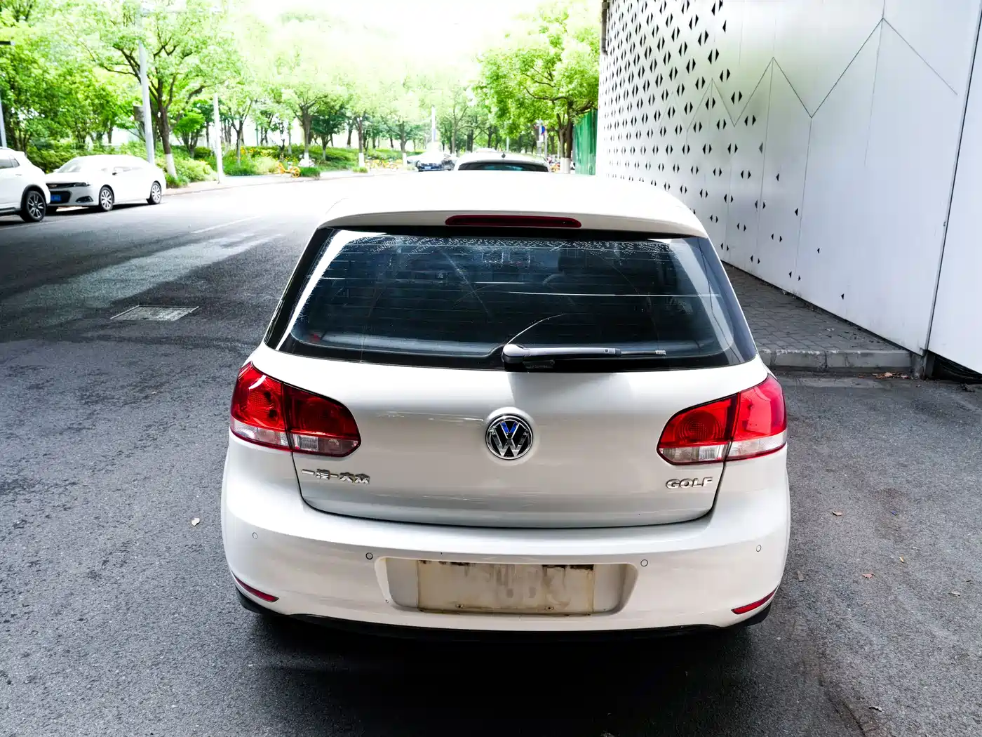 Volkswagen Golf 2011 Model 1.6 Automatic Comfort фото 3
