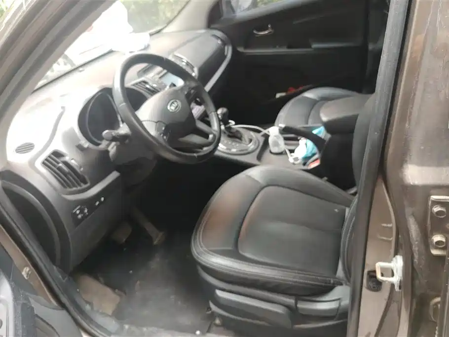 Kia Sportage 2012 2.0L Automatic 2WD NAVI Edition фото 9