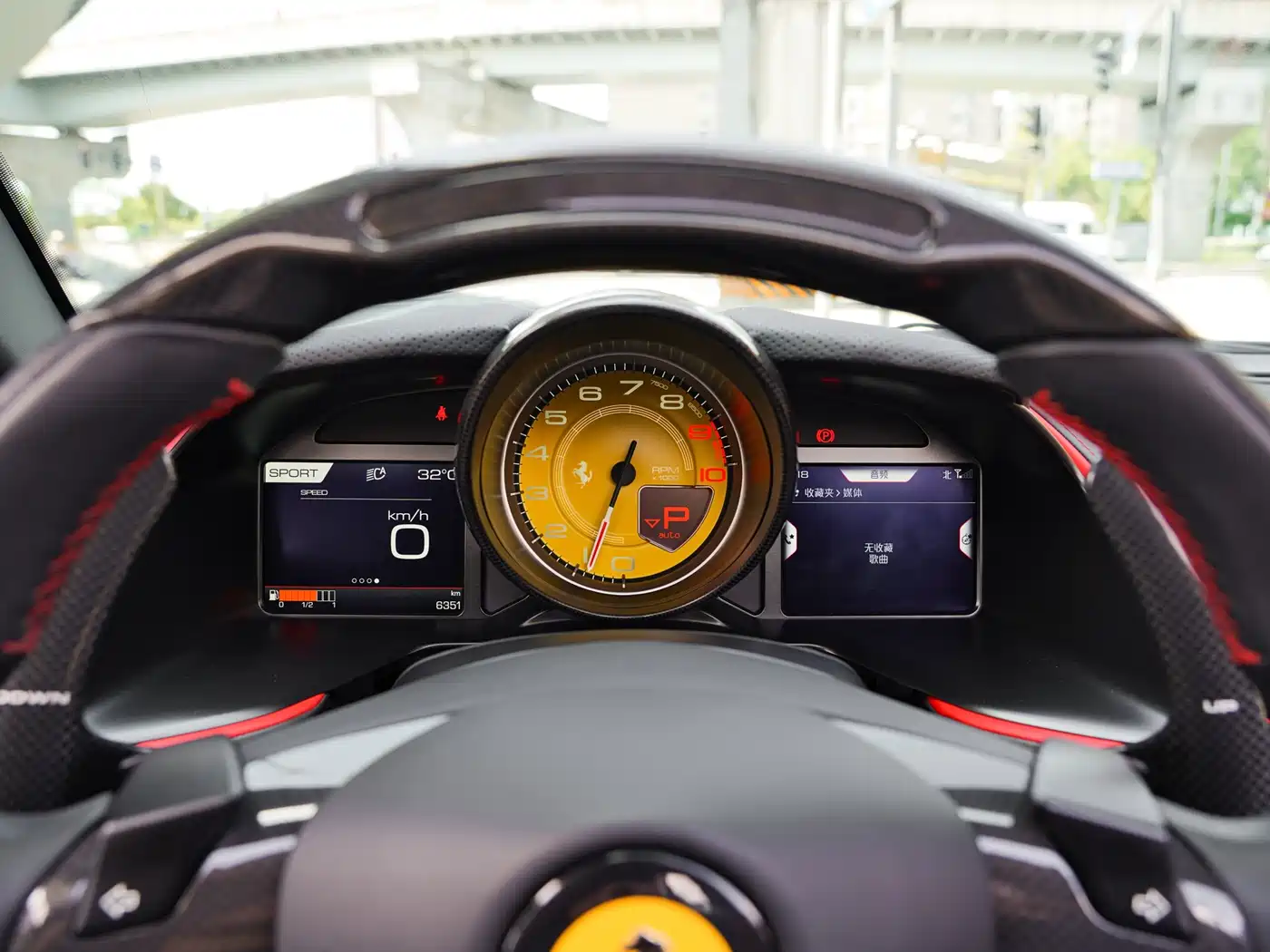 Photo 8 - Ferrari 812