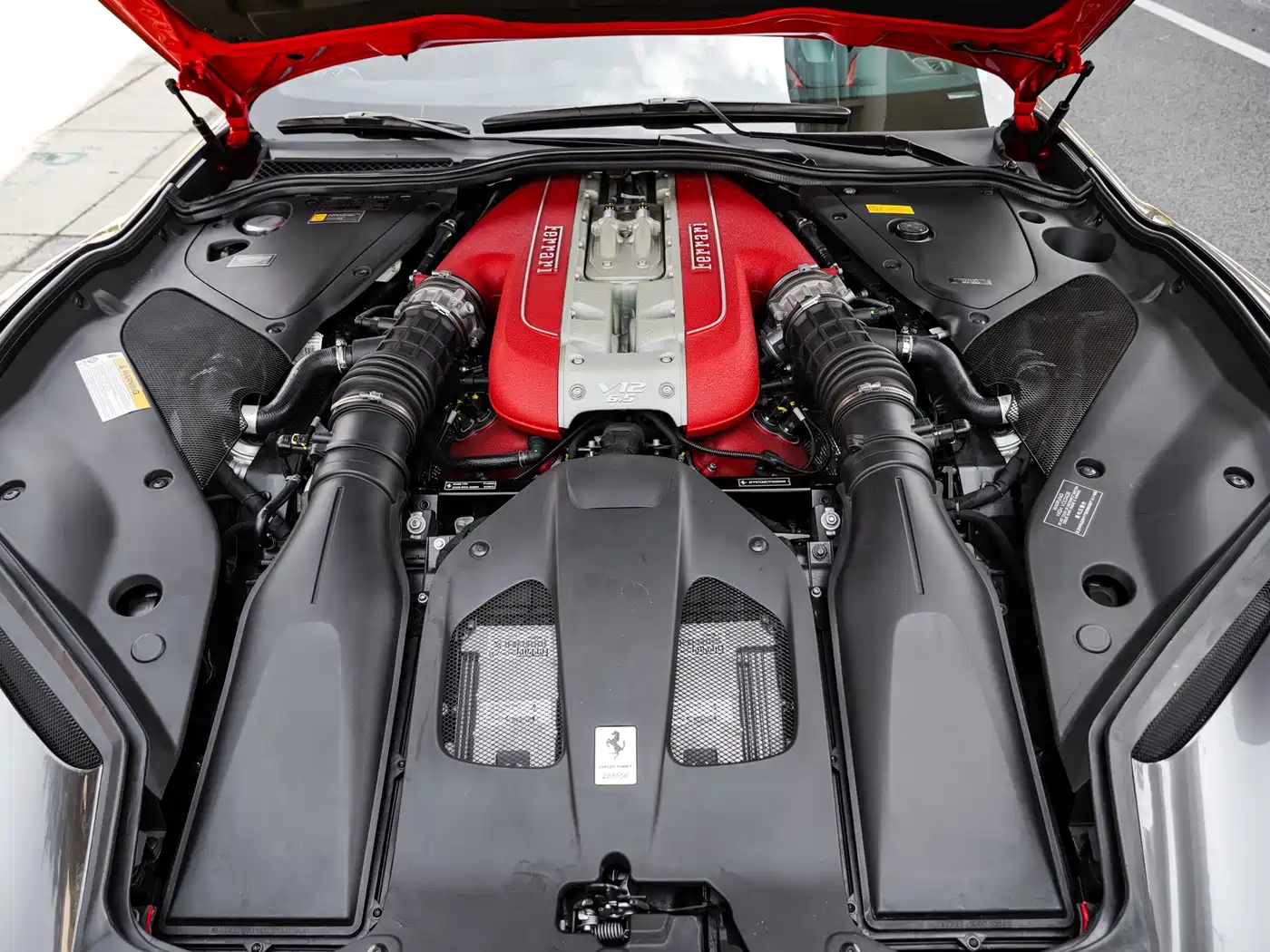 Photo 26 - Ferrari 812