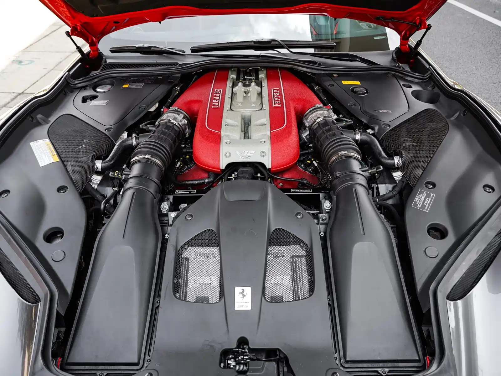 Фото 26 - Ferrari 812