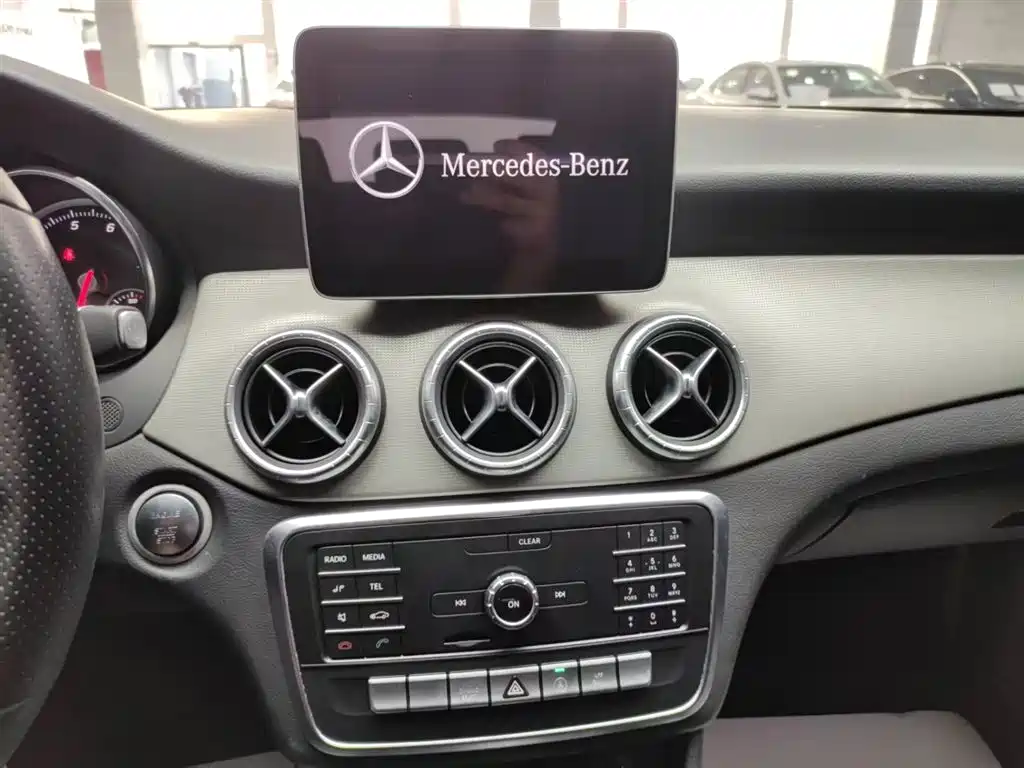 Mercedes-Benz CLA (Import) 2017 CLA 200 Dynamic фото 13