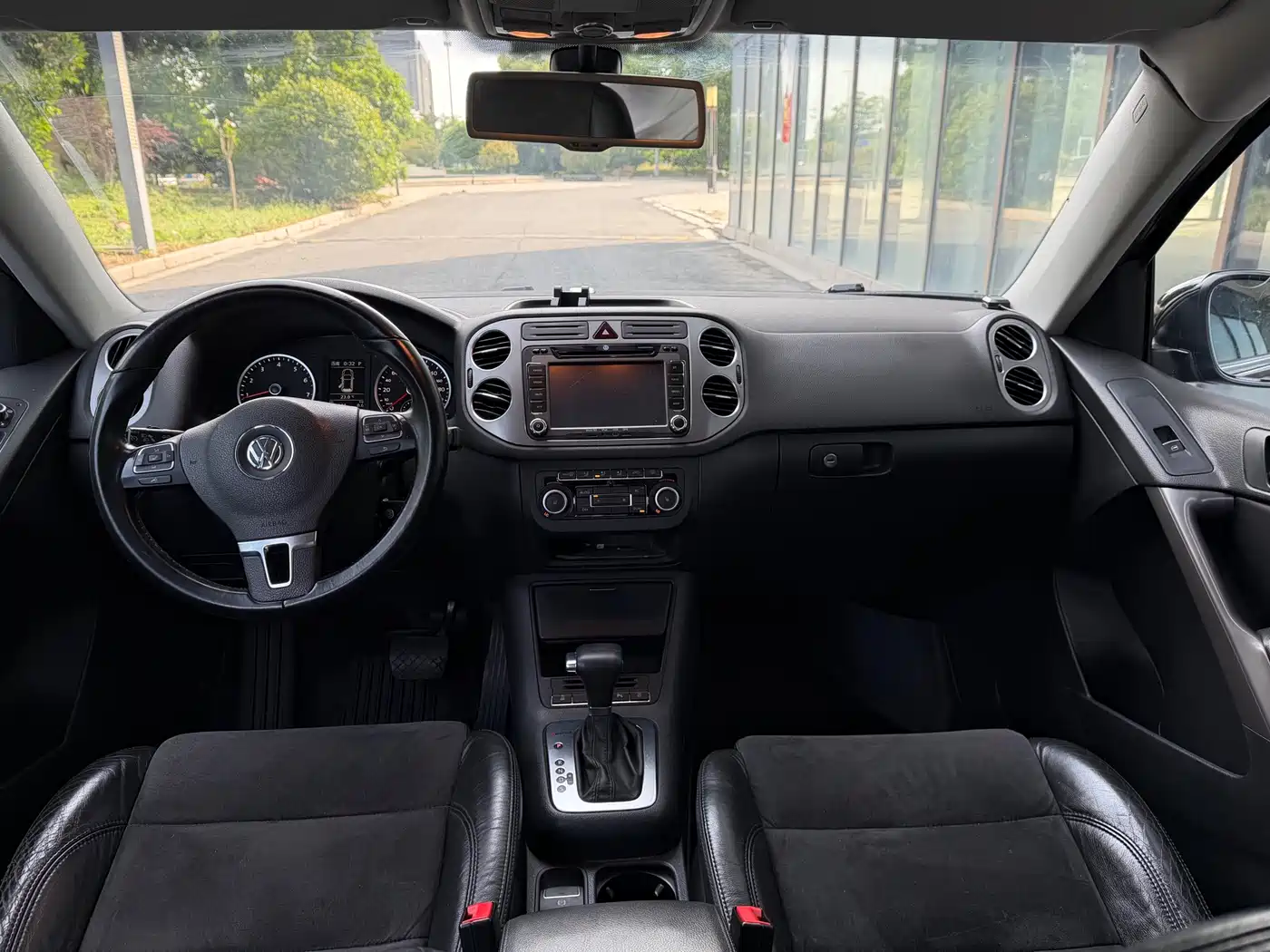 Volkswagen Tiguan 2010 2.0TSI Automatic AWD Flagship Navigation фото 7