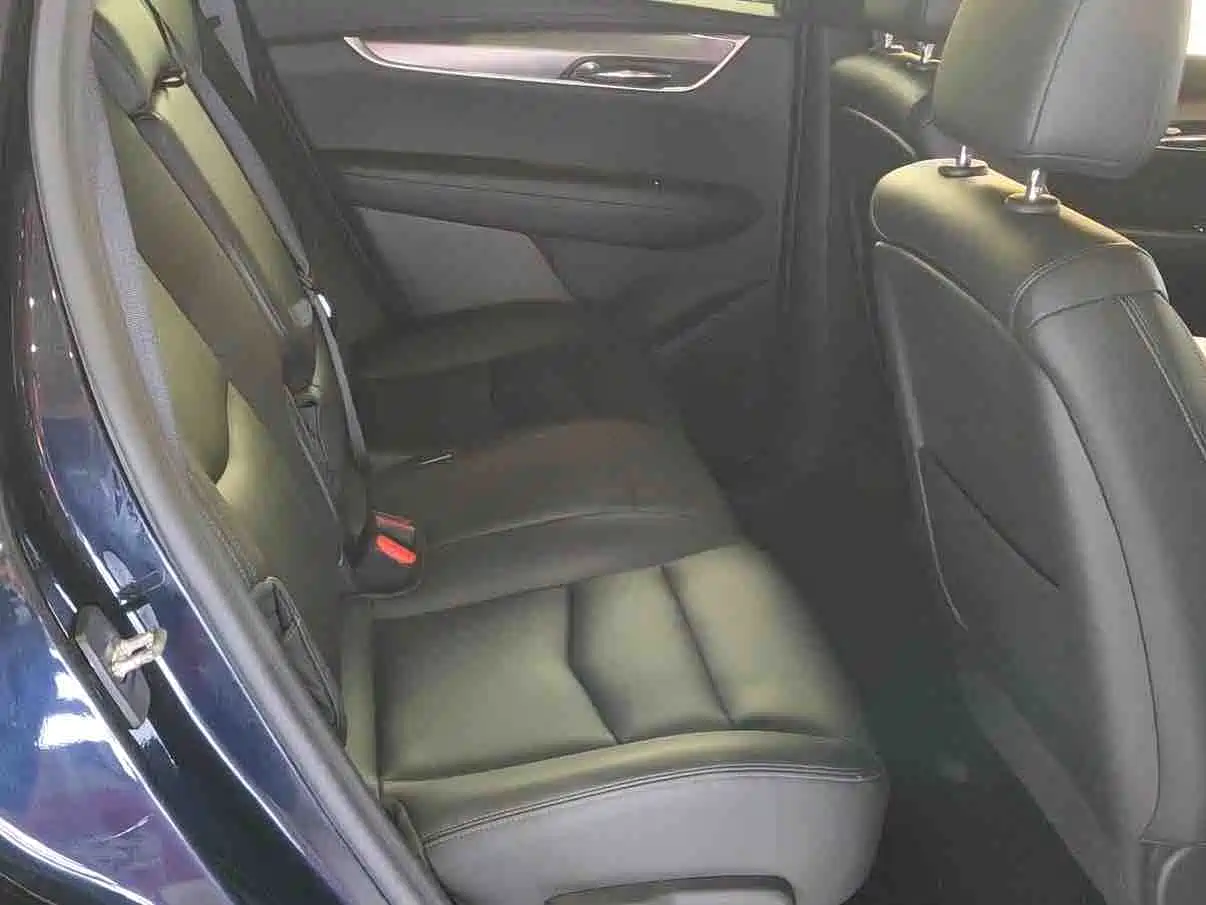 Фото 13 - Cadillac XT6