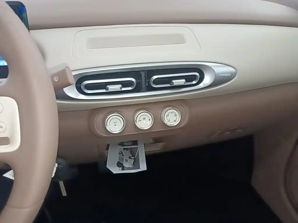 Wuling Motors Hongguang MINIEV 2026 2025 4-Door Advanced