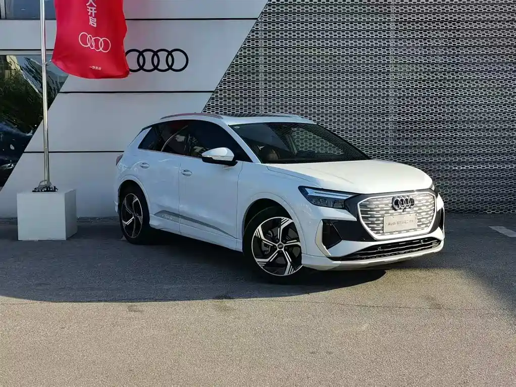 AUDI Q4 E TRON