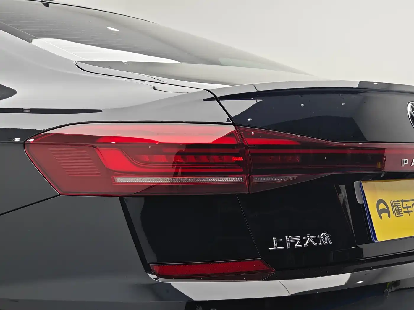 Volkswagen Passat 2025 Outstanding 380TSI Starlight Dragon Soaring Edition фото 9