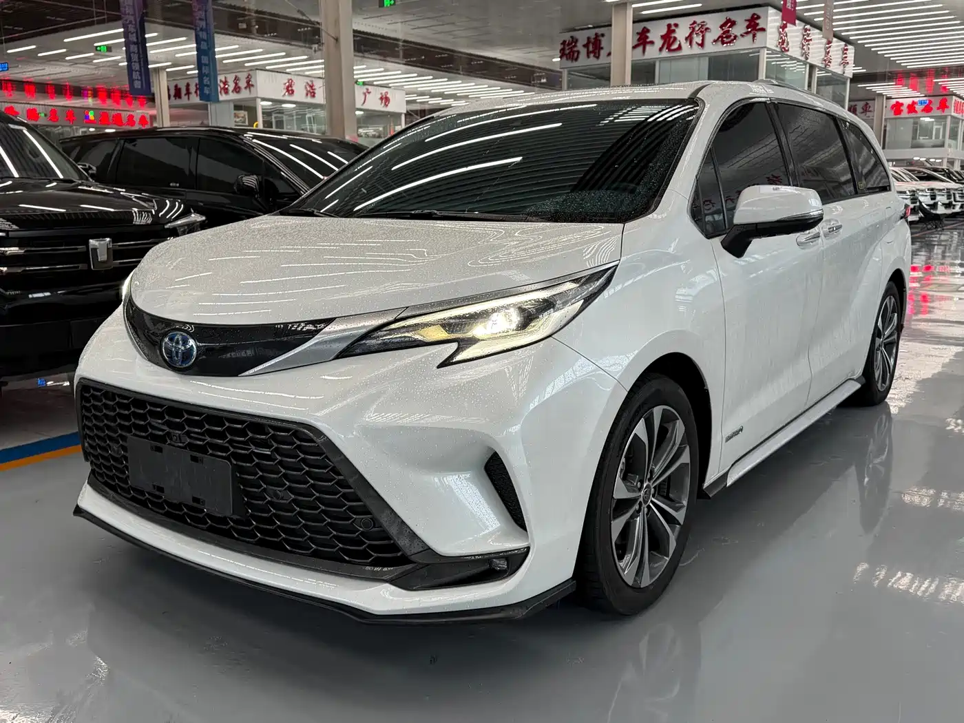 Toyota Granvia 2023 — пригон из Китая