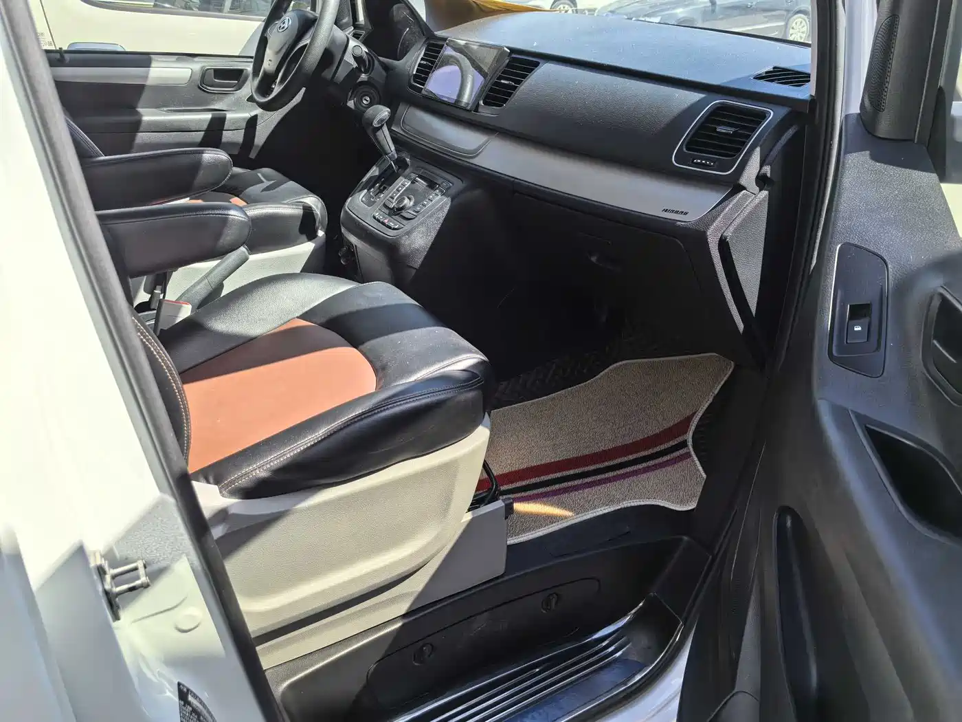 SAIC Maxus Maxus G10 2021 2.0T Automatic Elite Edition Gasoline 7-Seater фото 9
