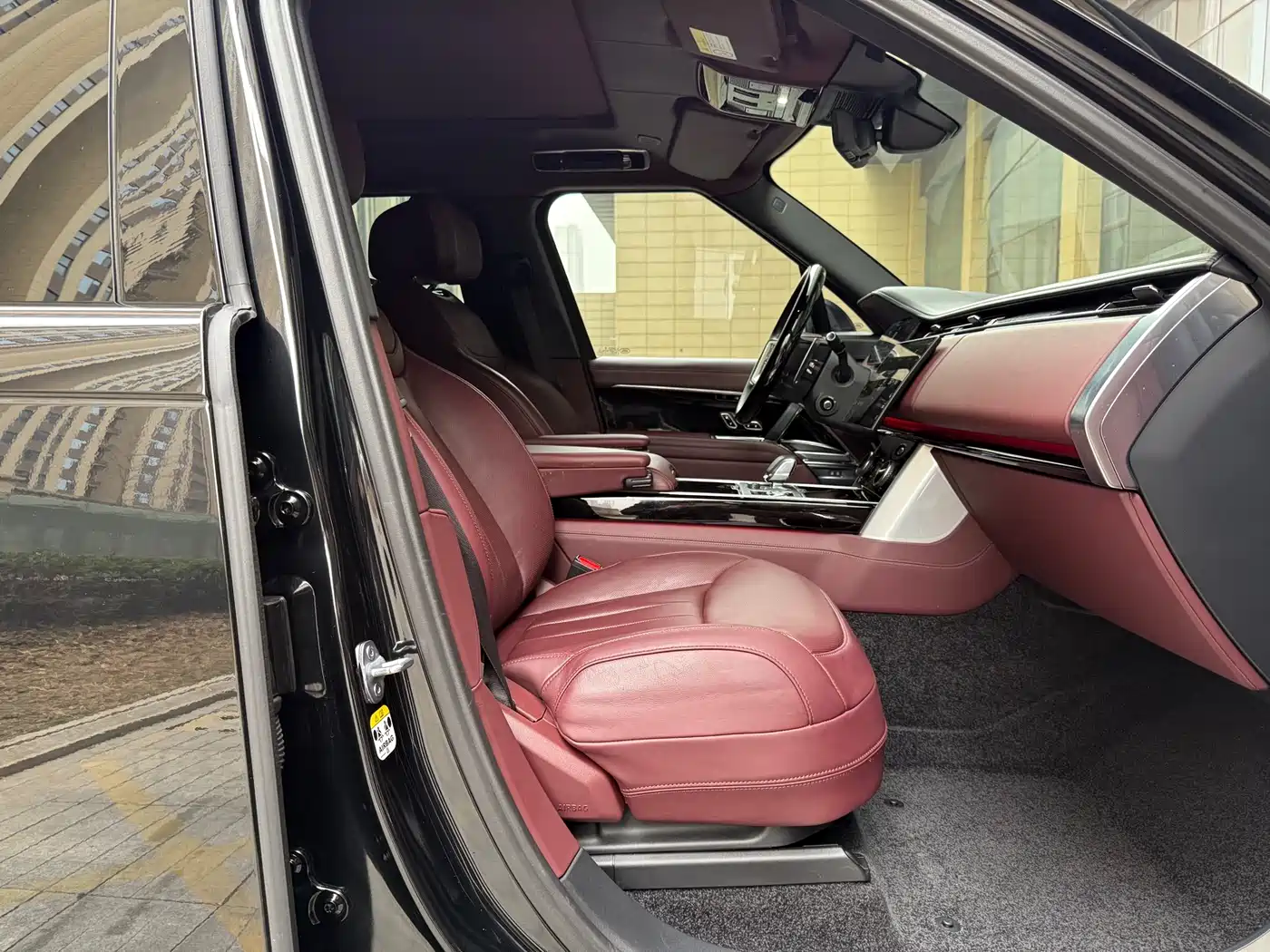 Land Rover Range Rover 2023 3.0 L6 400PS Exemplary Long Wheelbase фото 11