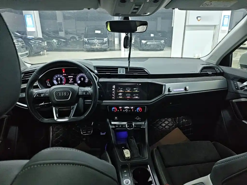 AUDI Q3