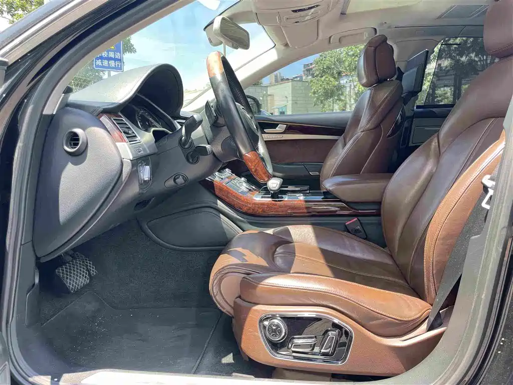 Photo 4 - Audi A8
