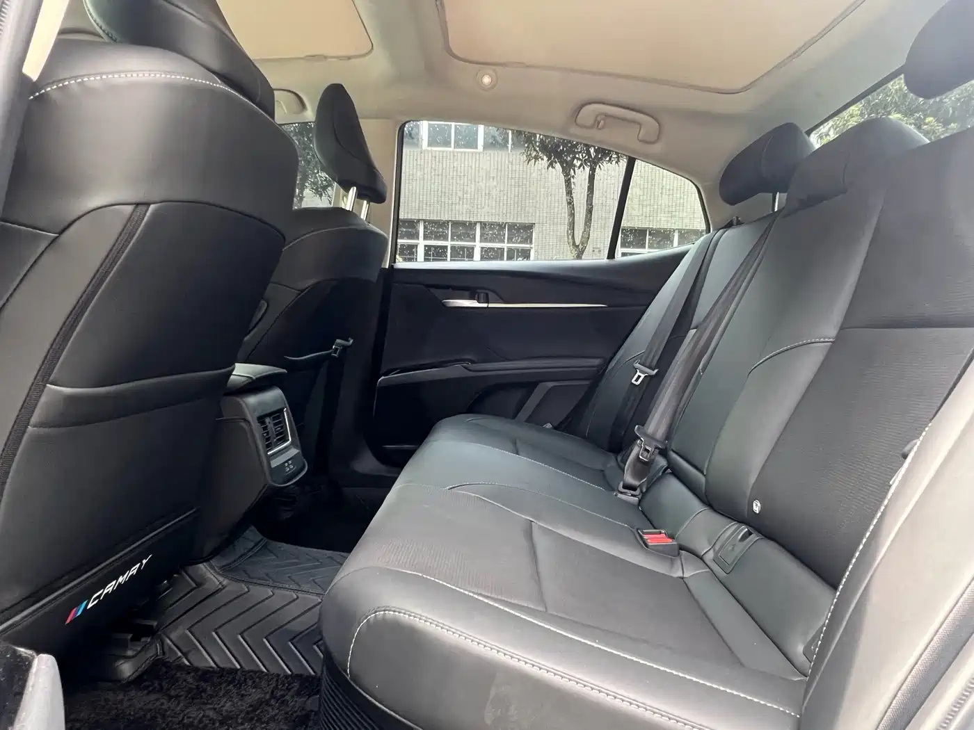 Фото 6 - Toyota Camry