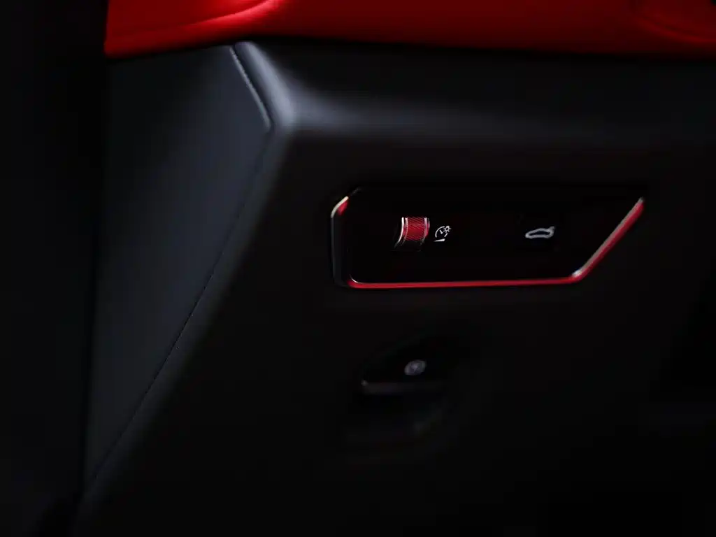 Lotus Cars EMIRA 2021 2.0T DCT First Edition фото 30