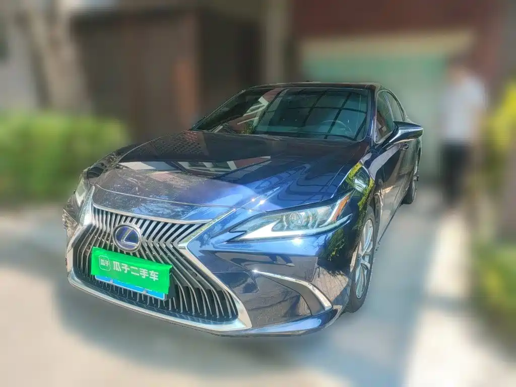 Фото 2 - Lexus ES