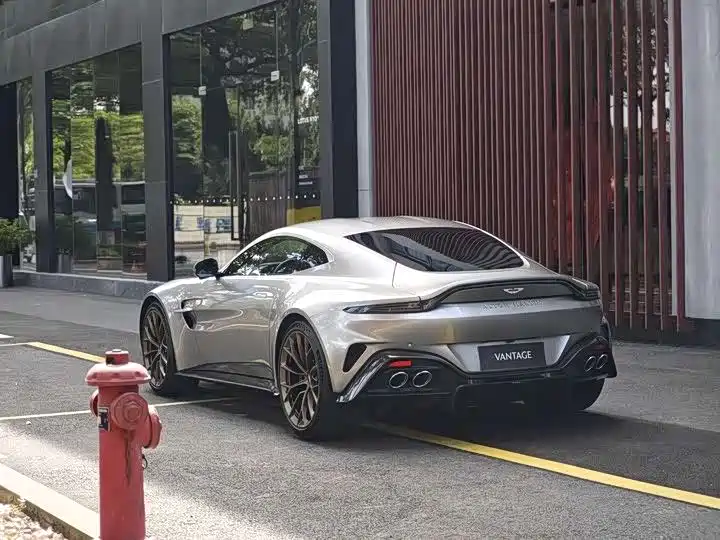 Aston Martin V8 Vantage 2025 2024 4.0T V8 Coupe