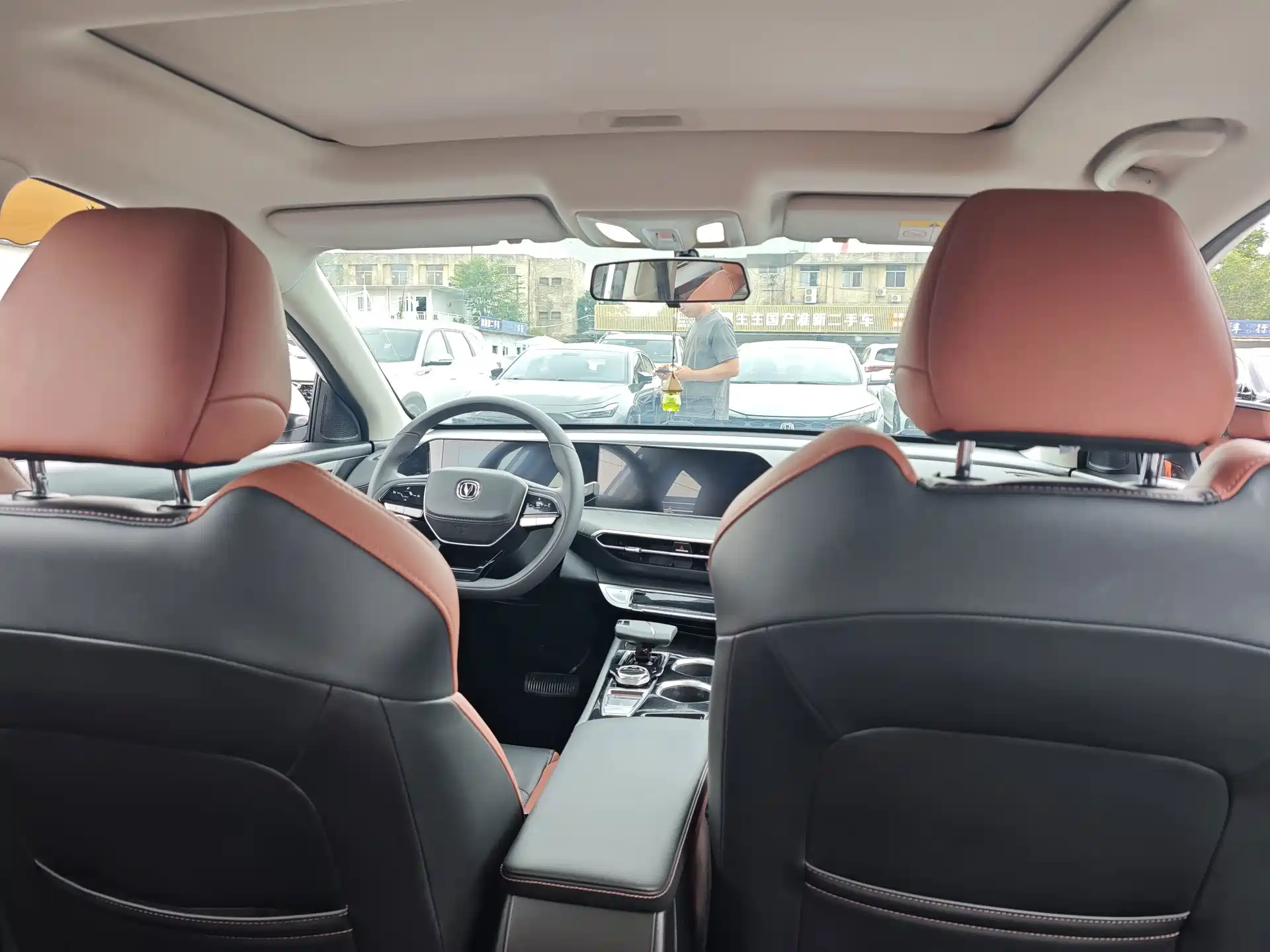 Фото 9 - Changan Eado
