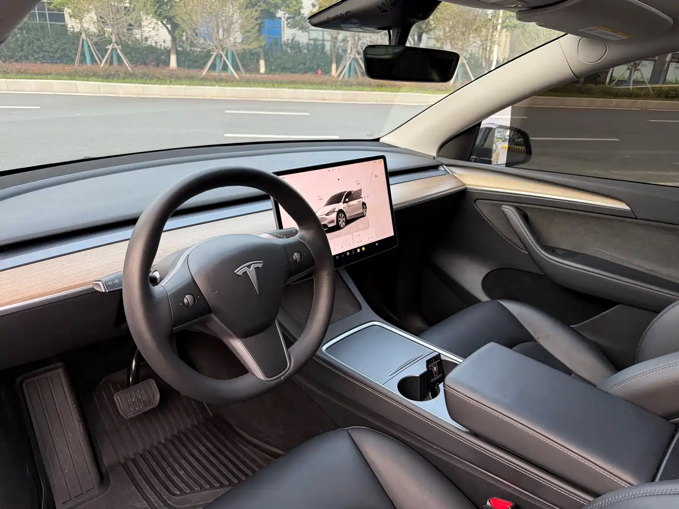 TESLA MODEL Y