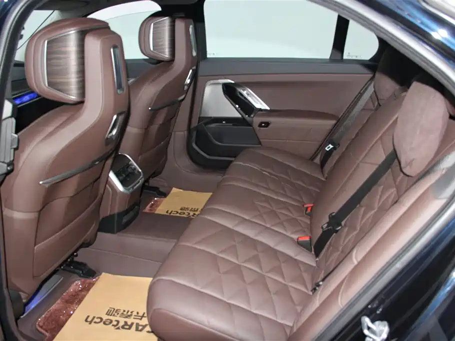 BMW 7 Series 2023 Model 740Li Leading M Sport Package фото 20