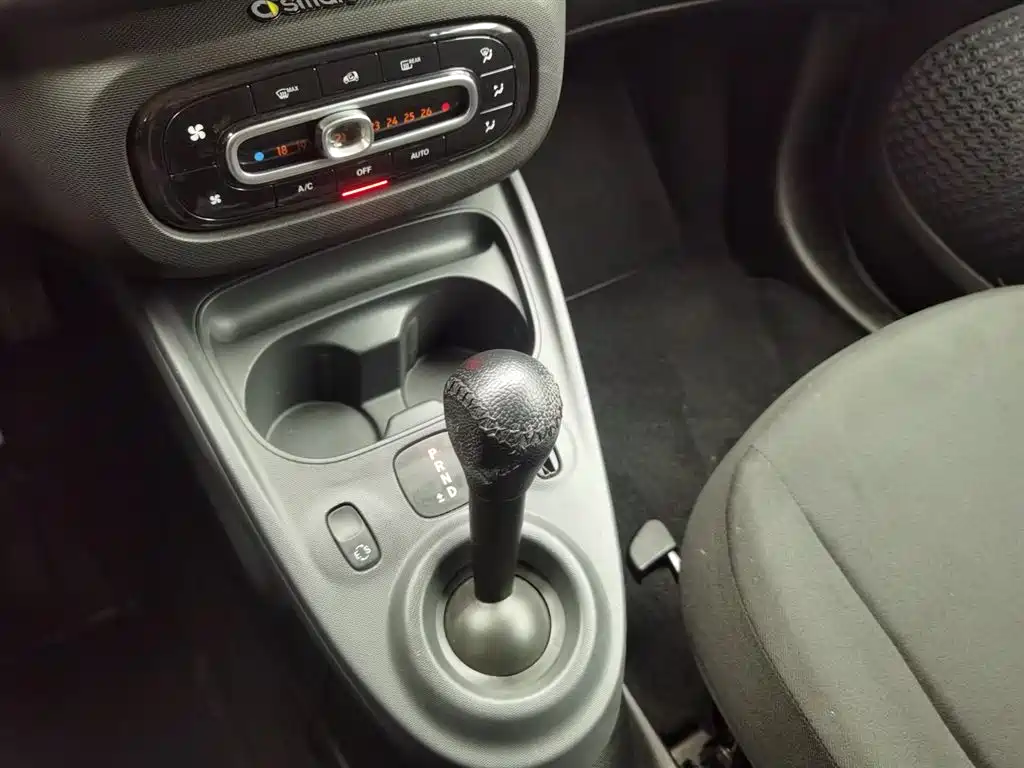 smart fortwo 2018 1.0L 52kW Hardtop Agile Edition China V фото 13