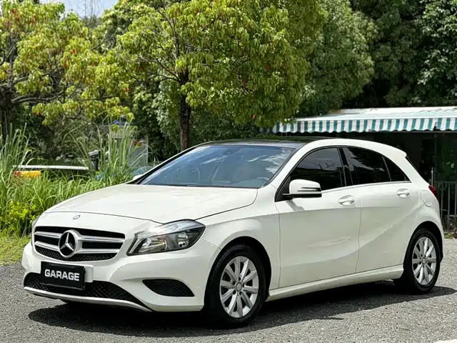 Mercedes-Benz Mercedes-Benz A-Class (Import) 2015 A 180 Standard