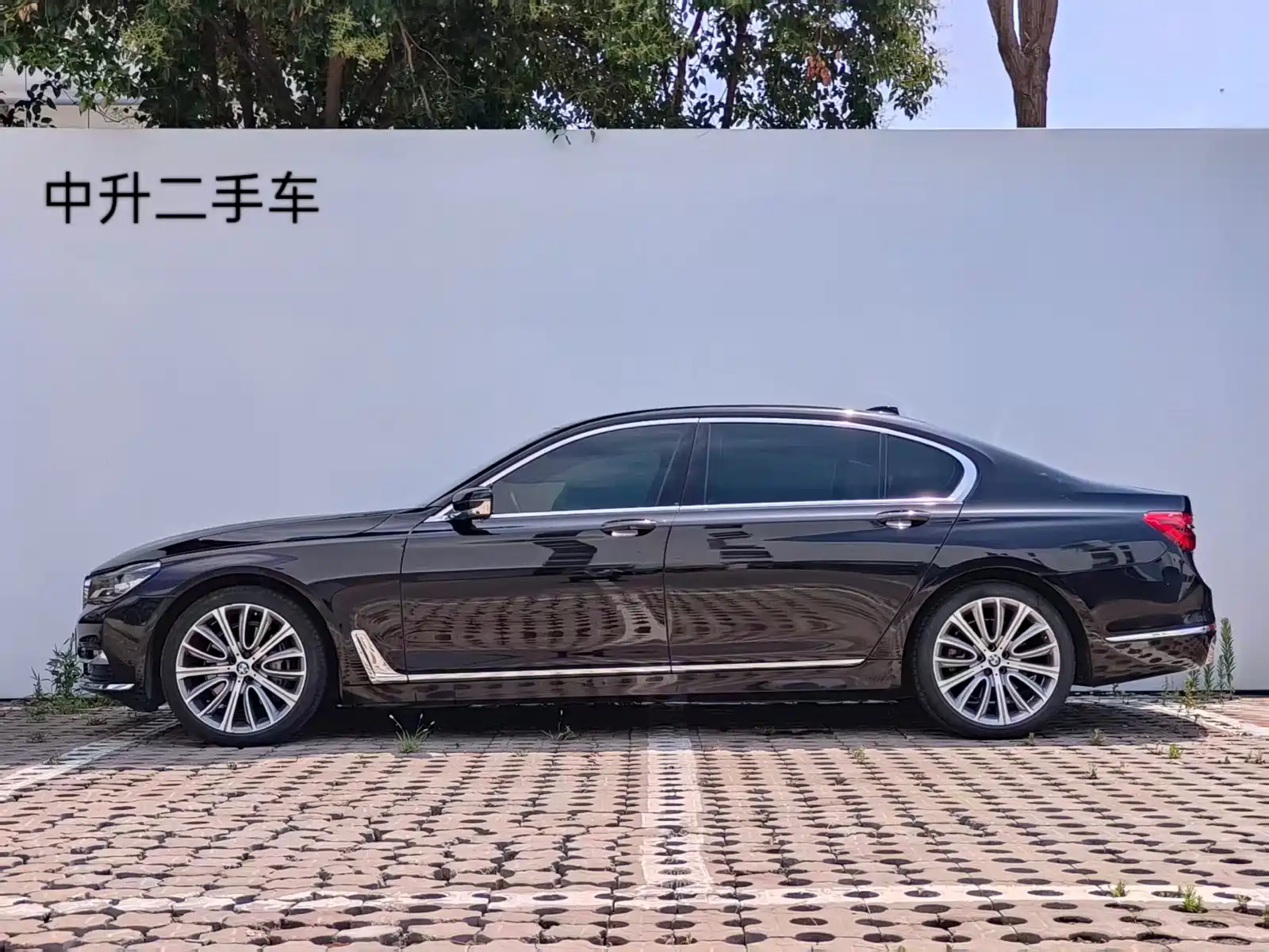 Photo 2 - BMW 7 Series