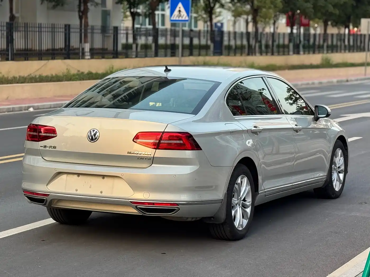 Volkswagen Magotan 2019 330TSI DSG Luxury Class China VI фото 22