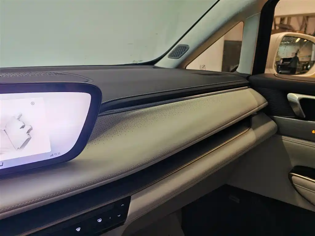 Buick GL8 New Energy 2026 Luzun Premium Luxury Avenir Edition фото 10