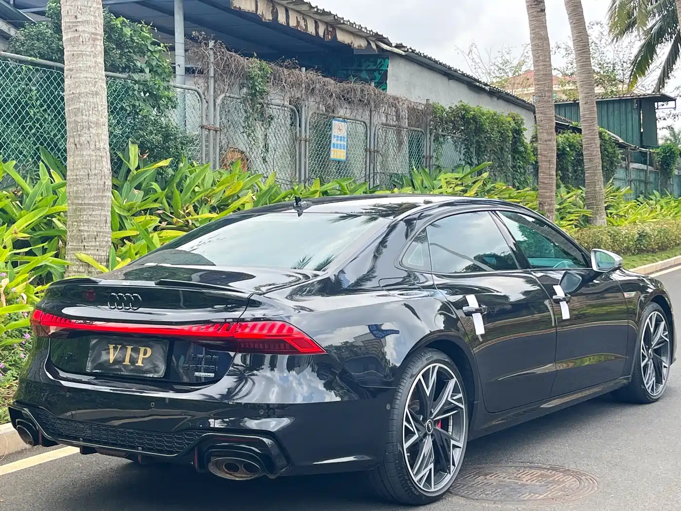 Audi A7L 2024 45 TFSI quattro Black Warrior Edition фото 7