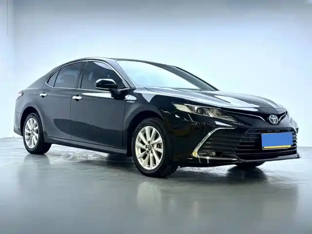 Toyota Camry 2023 Hybrid 2.5HGVP Leading Edition — фото 3
