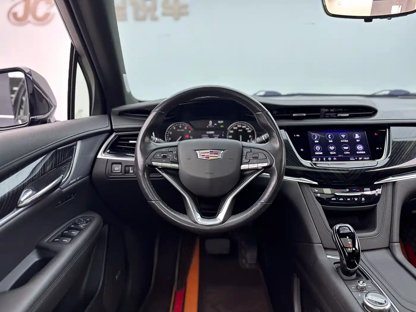 CADILLAC XT6