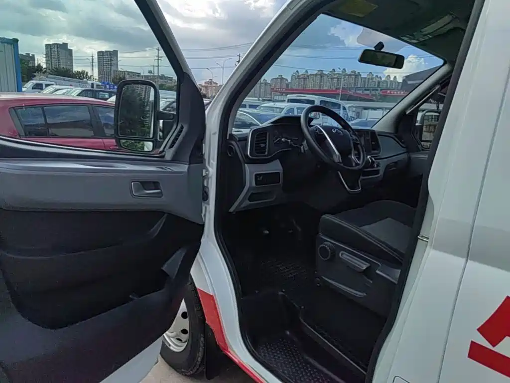 SAIC Maxus Xintu V80 2024 2024 Model Year Aoyunton Value Edition 6MT Short Wheelbase Medium Roof 127Ps 5/6-Seater