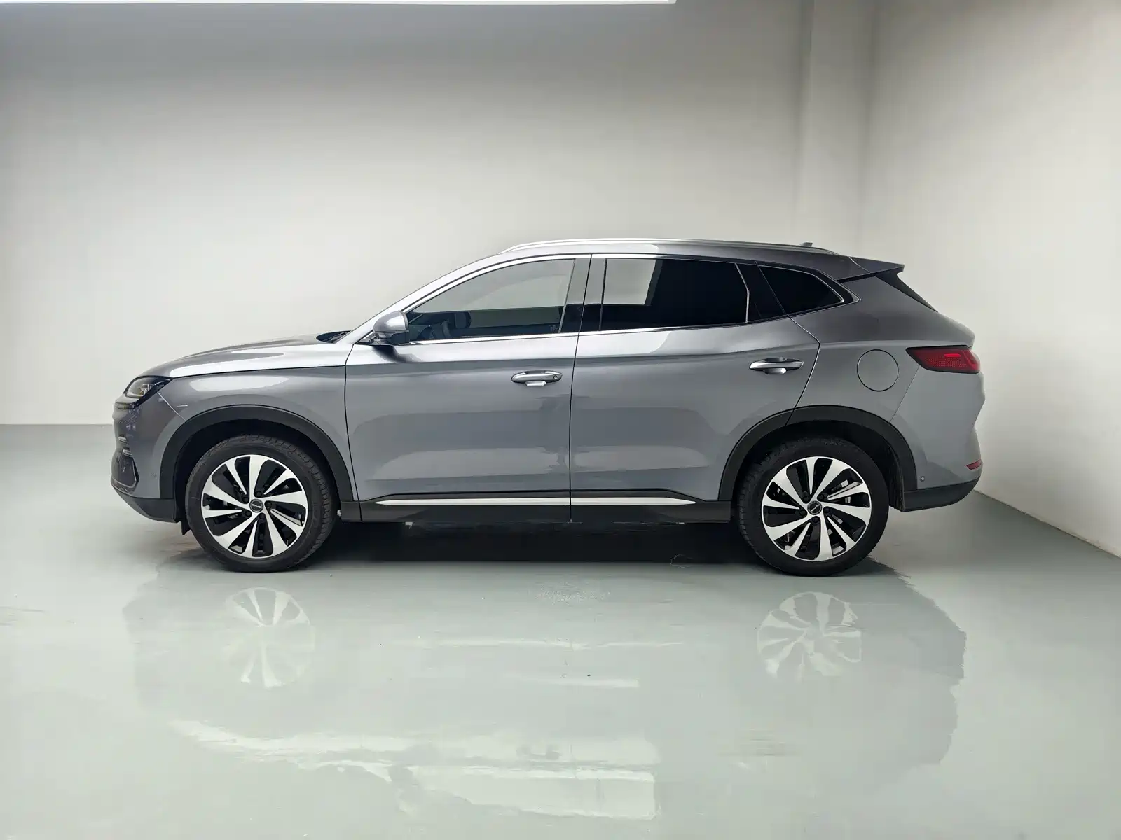 Photo 5 - BYD Song PLUS PHEV