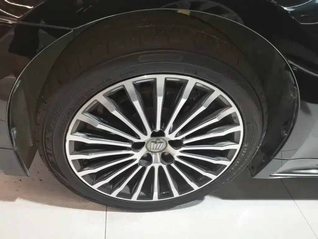 Фото 23 - Toyota Crown