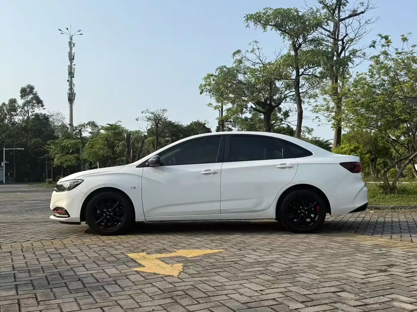 Chevrolet Monza 2020 Mild Hybrid Redline 320T Dual-Clutch Refreshing Edition фото 4