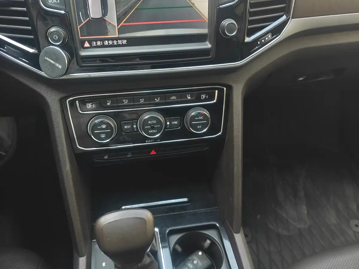 Photo 11 - Volkswagen Teramont