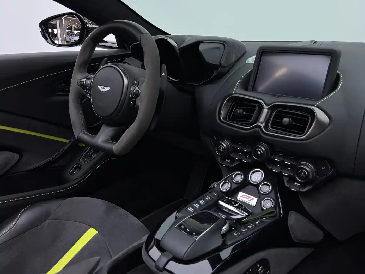 Aston Martin V8 Vantage 2022 4.0T V8 F1 Edition Roadster фото 19