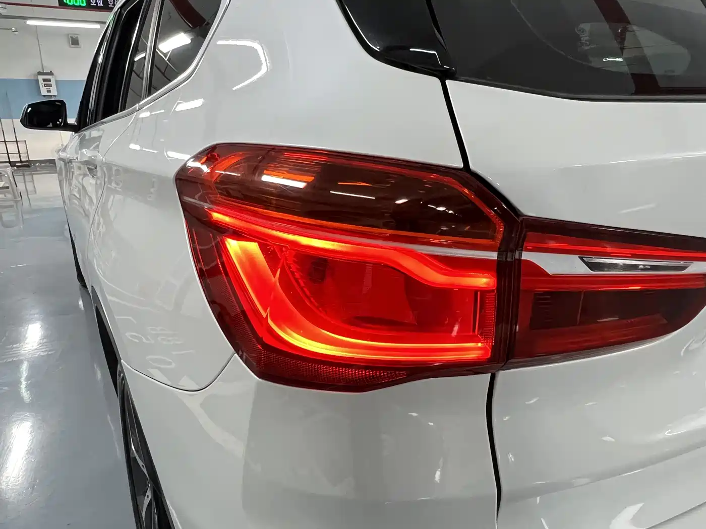 BMW X1 2018 sDrive18Li Premium Model фото 13