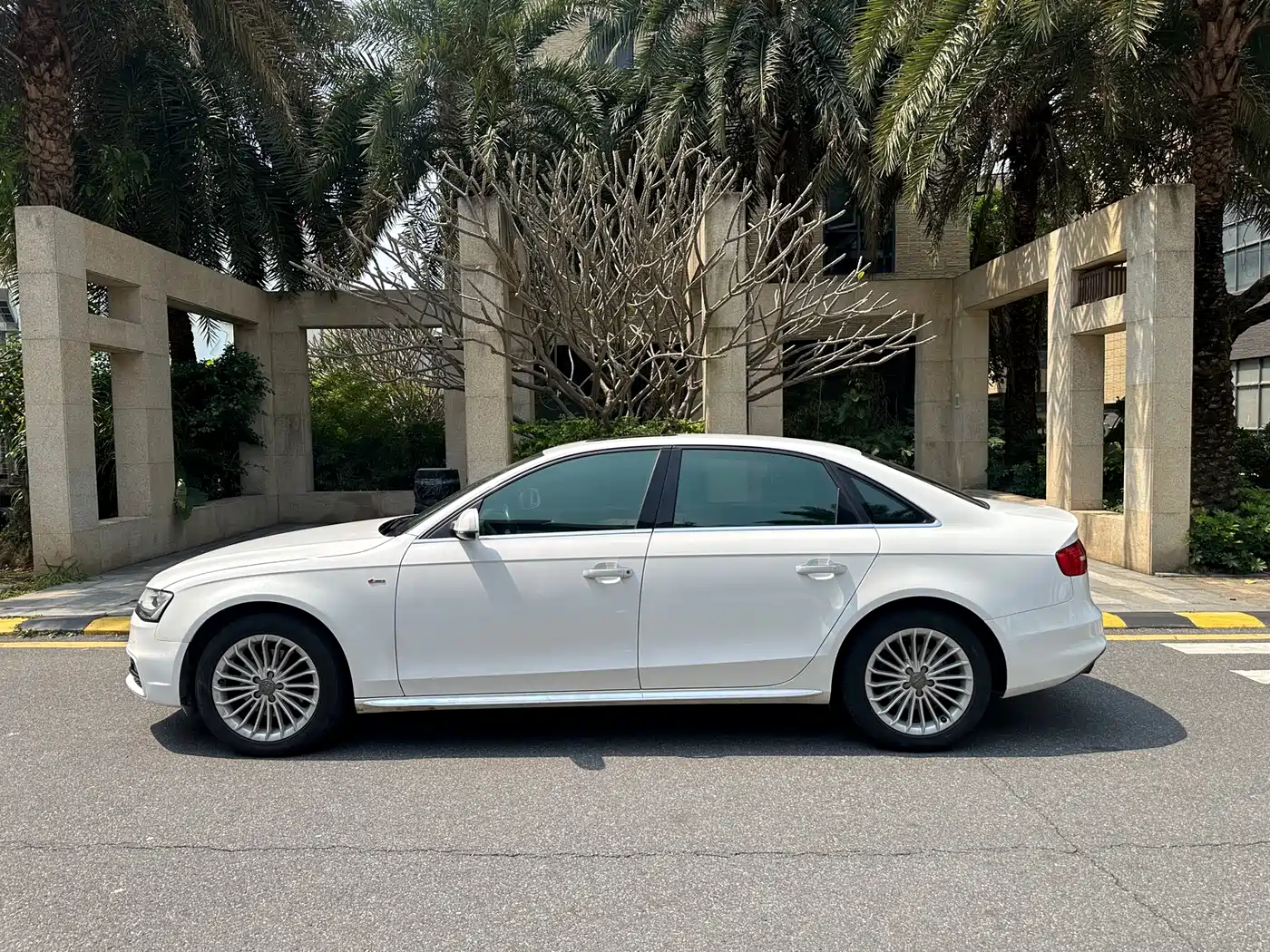 Audi A4L 2016 35 TFSI Collector's Edition S line Comfort фото 3