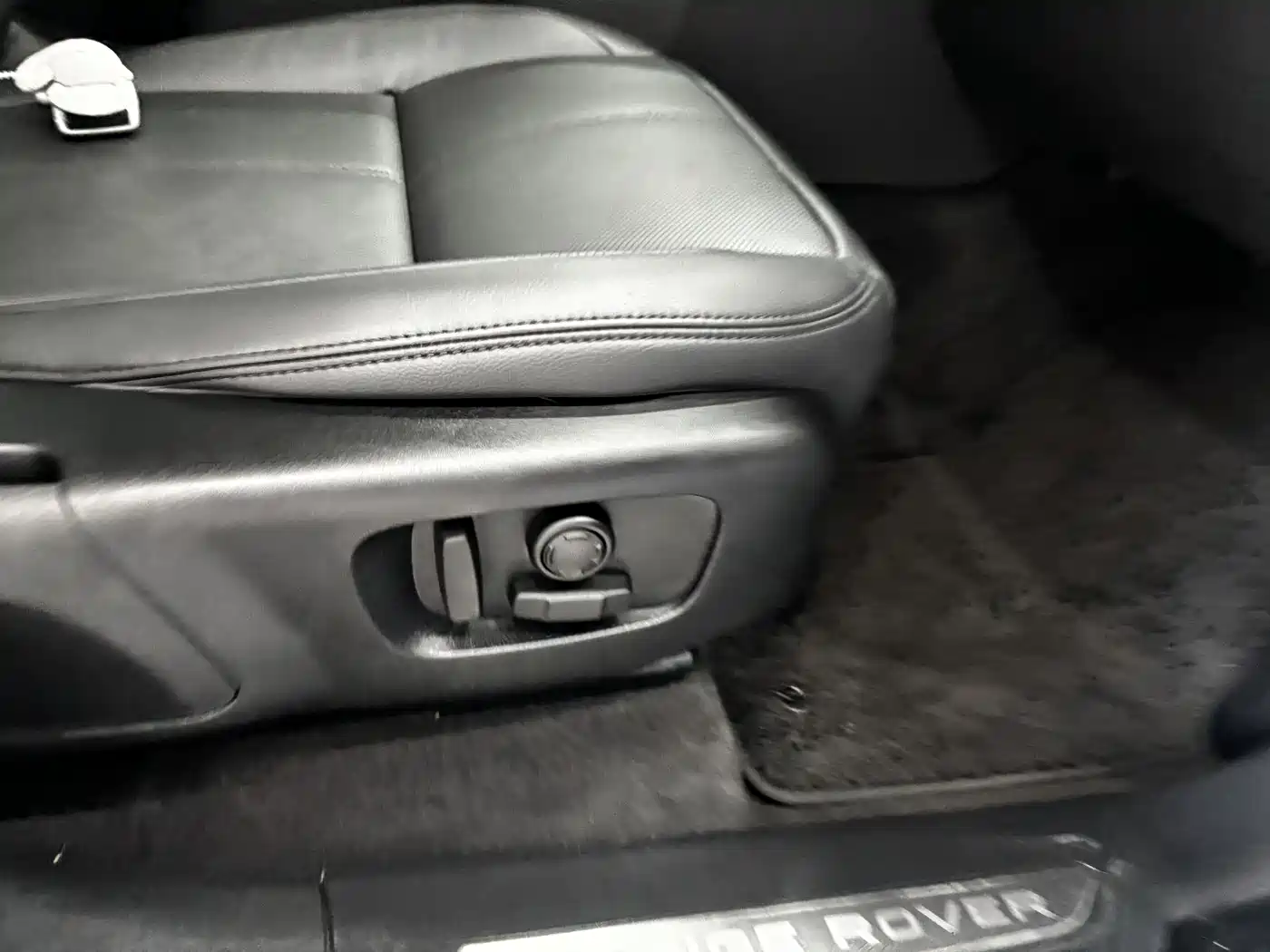Land Rover Range Rover Velar 2024 Dynamic SE фото 26