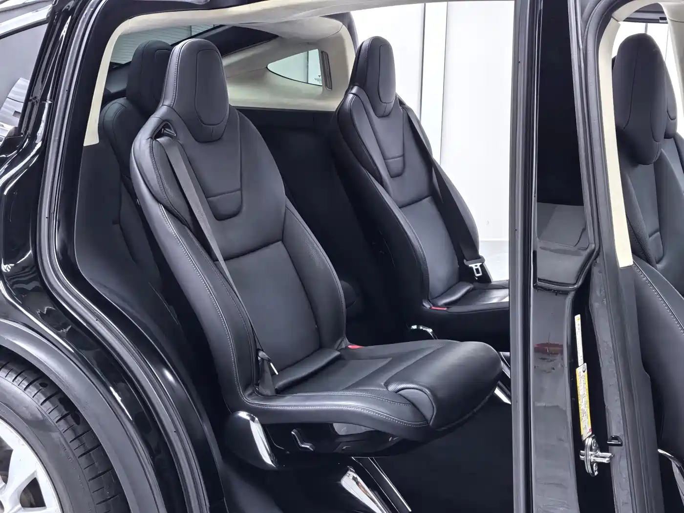 TESLA MODEL X