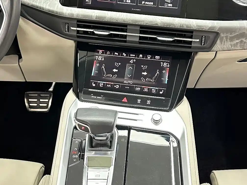 Audi Q6 2022 2023 45 TFSI quattro Uniform Cloud Yulin Package