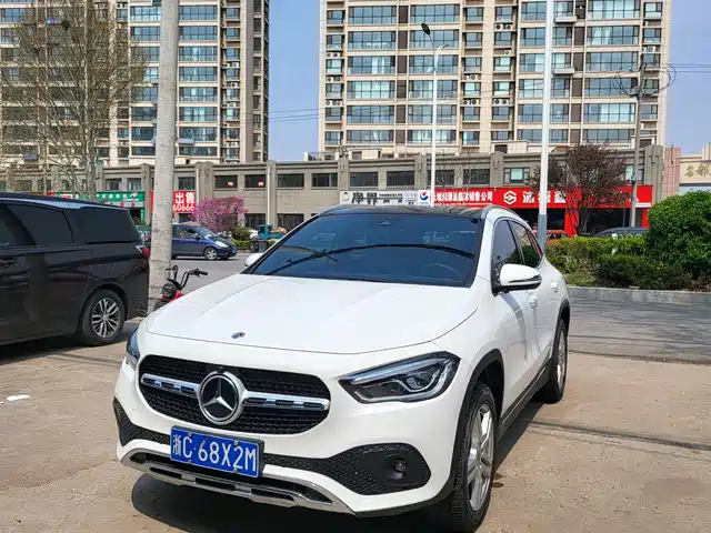 MERCEDES-BENZ GLA