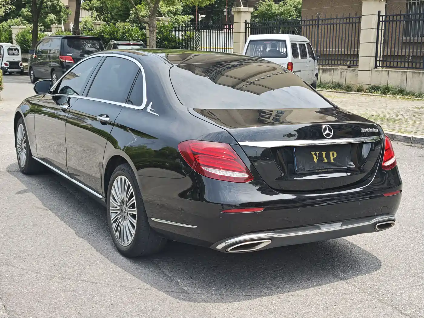 Mercedes-Benz E-Class 2020 E 300 L Luxury Model фото 22