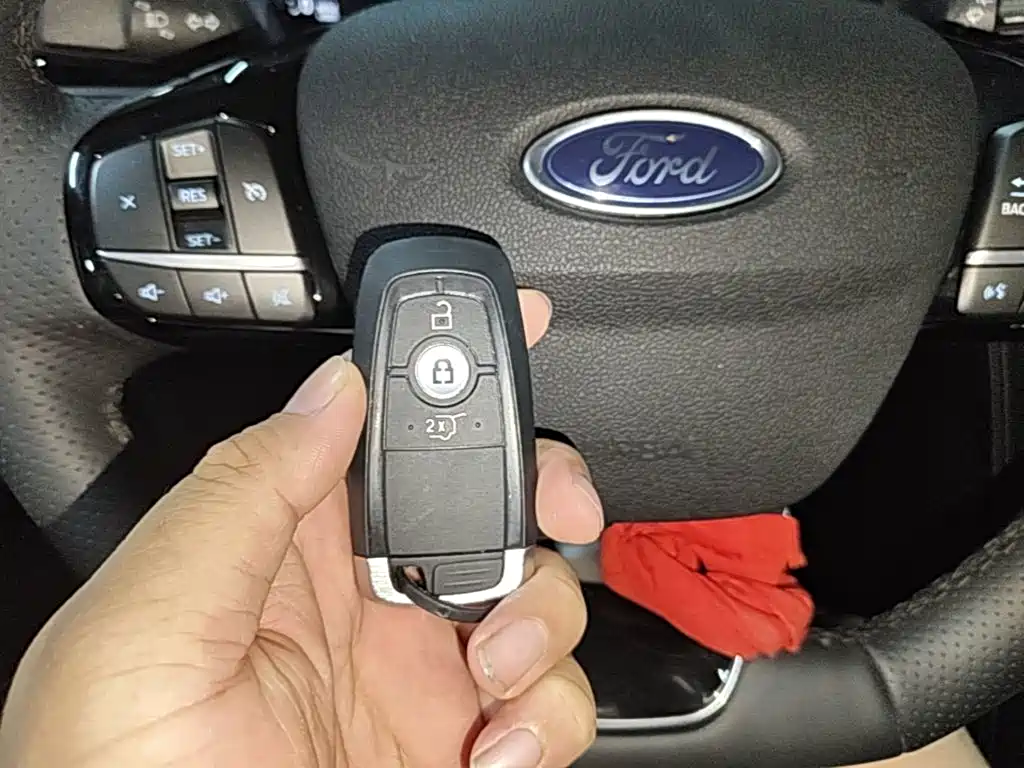 Фото 9 - Ford Escape