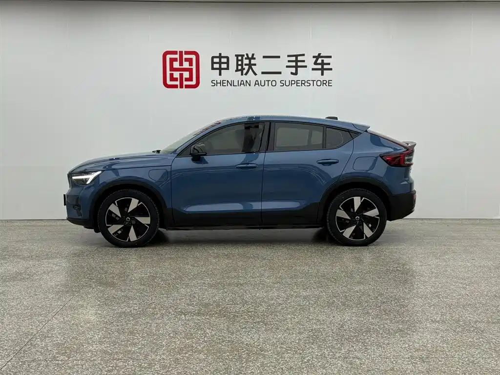 VOLVO C40