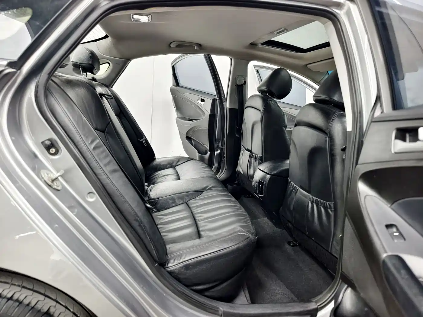 Hyundai Sonata 2011 2.0L Automatic Luxury фото 16