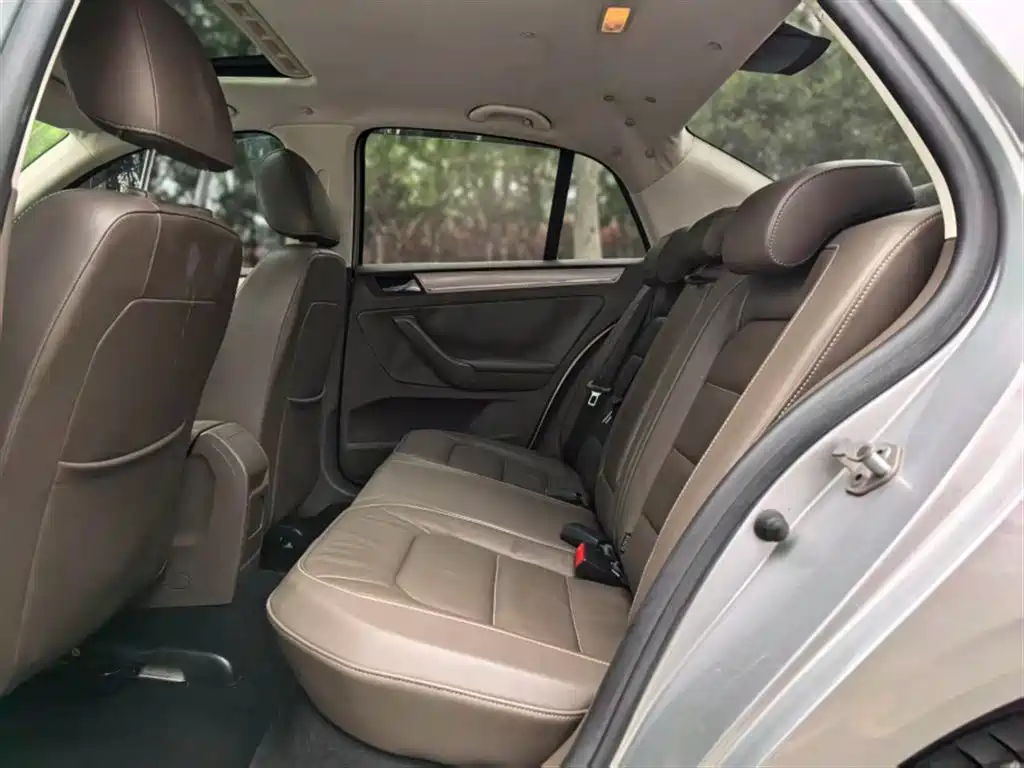 Volkswagen Bora 2014 1.6L Automatic Comfort Edition фото 23