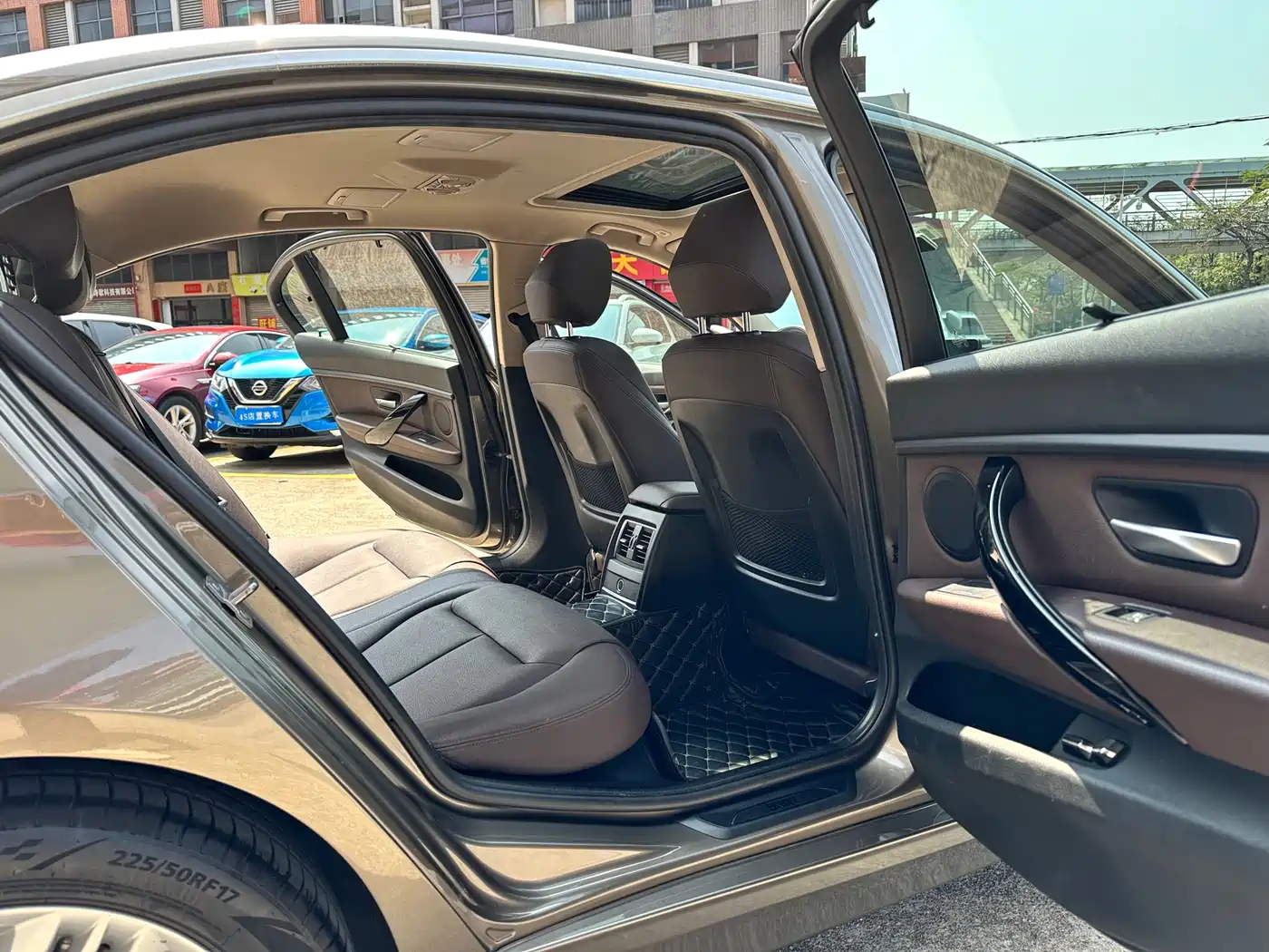 BMW 3 Series 2018 318Li фото 9